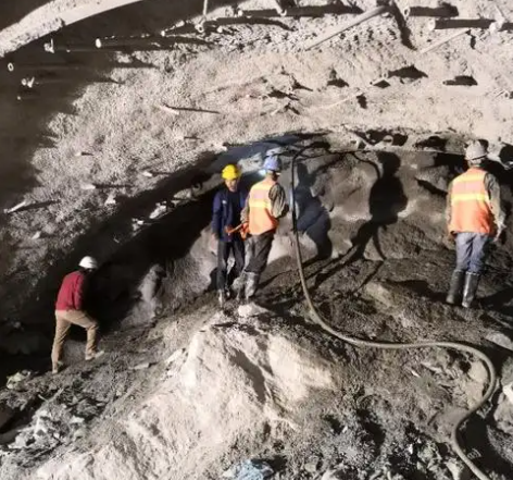 溧水拱顶带模注浆料的施工流程及注意事项